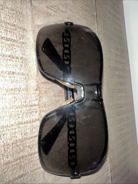 FENDI sunglasses all black with Logo Across Leg